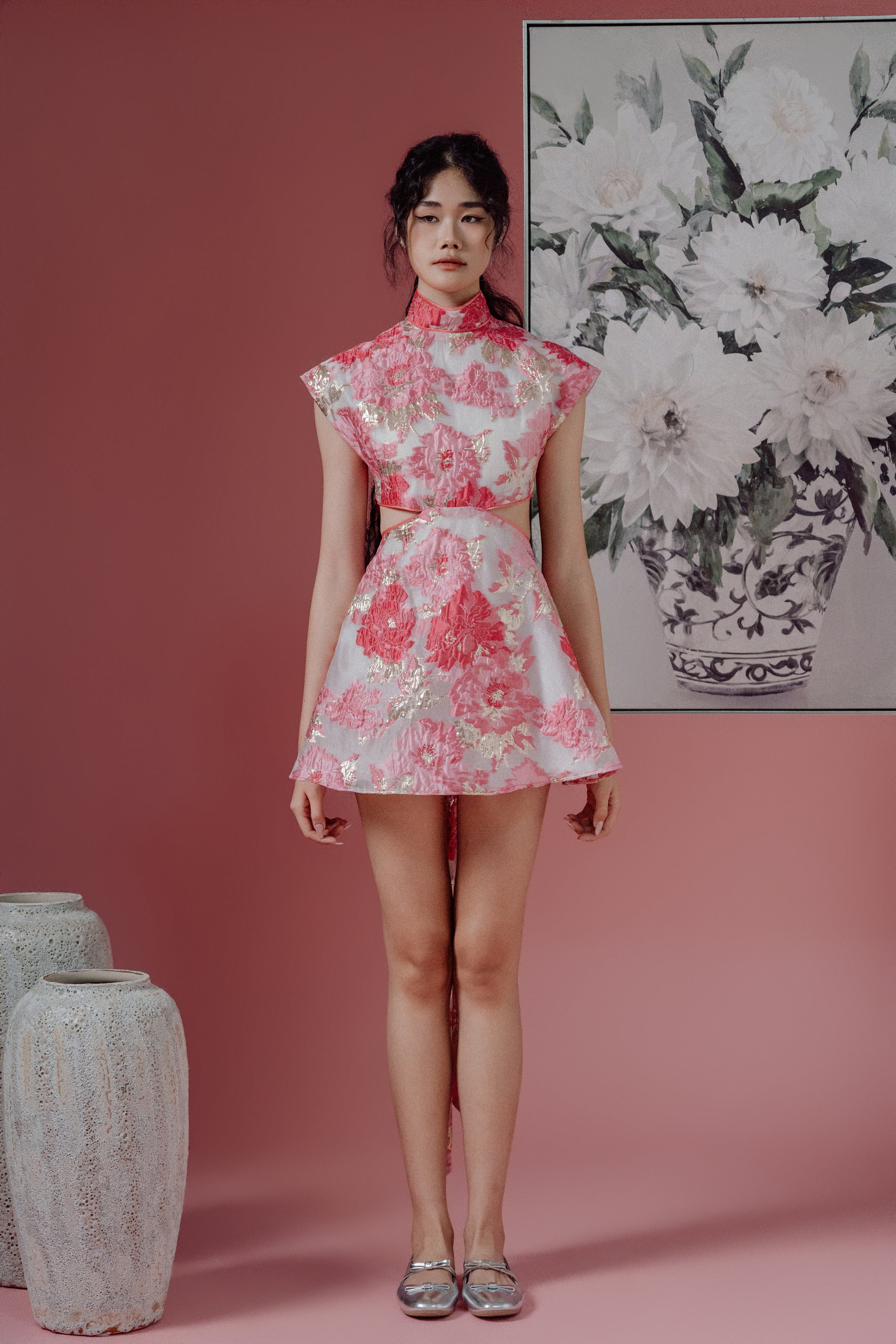 璨 càn」Floral Brocade Cut Out Mini Dress with Long Bow Tie at Back – JOBAILĖY