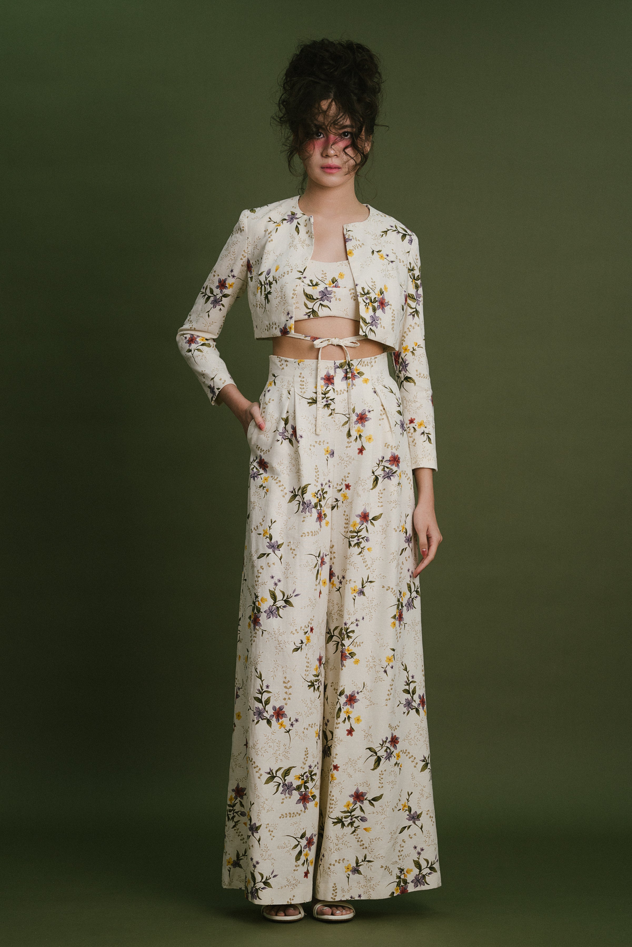 Wild Floral Cropped Suits with Bralette and Pants (High-Waisted)