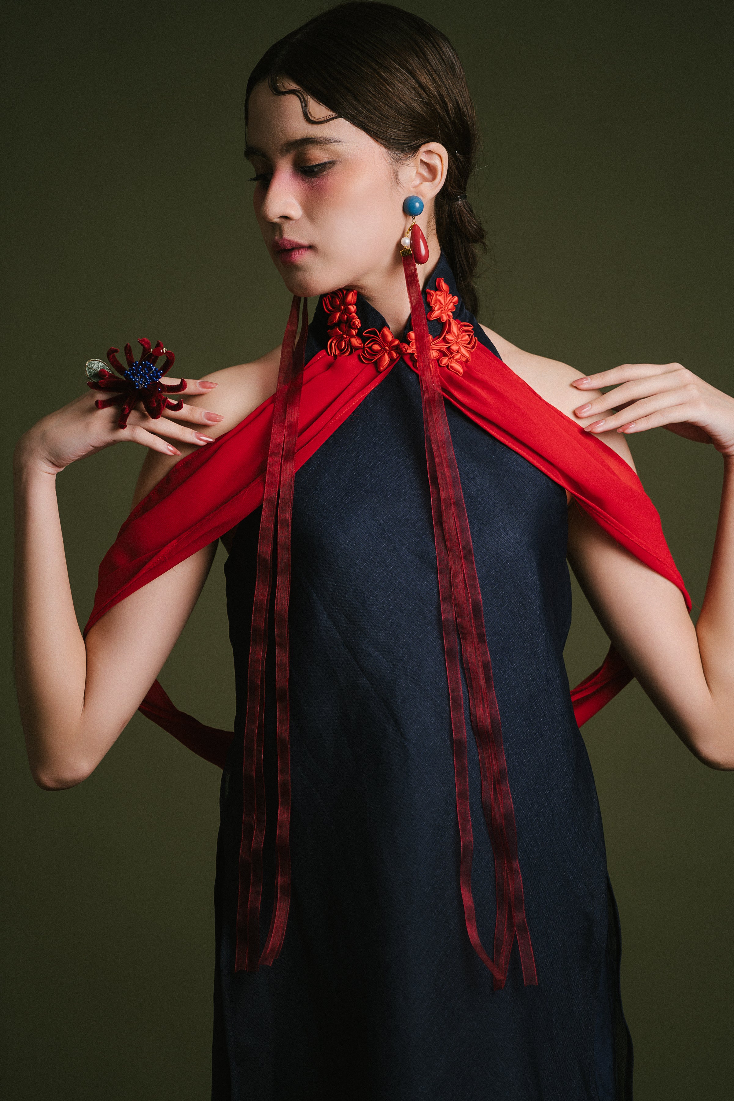 「悠 yōu」Mandarin Collar Open-Back Dress with Shawl (Short)